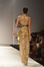 Model walk the ramp for Malini Ramani Show at Wills Lifestyle India Fashion Week 2012 day 4 on 9th Oct 2012 (72).JPG